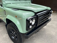LAND ROVER DEFENDER 90