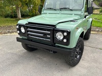LAND ROVER DEFENDER 90
