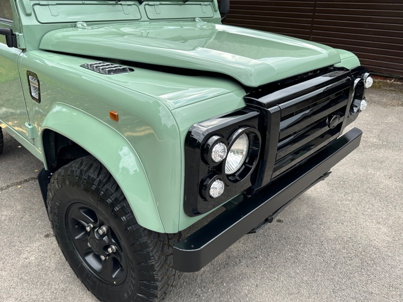 LAND ROVER DEFENDER 90