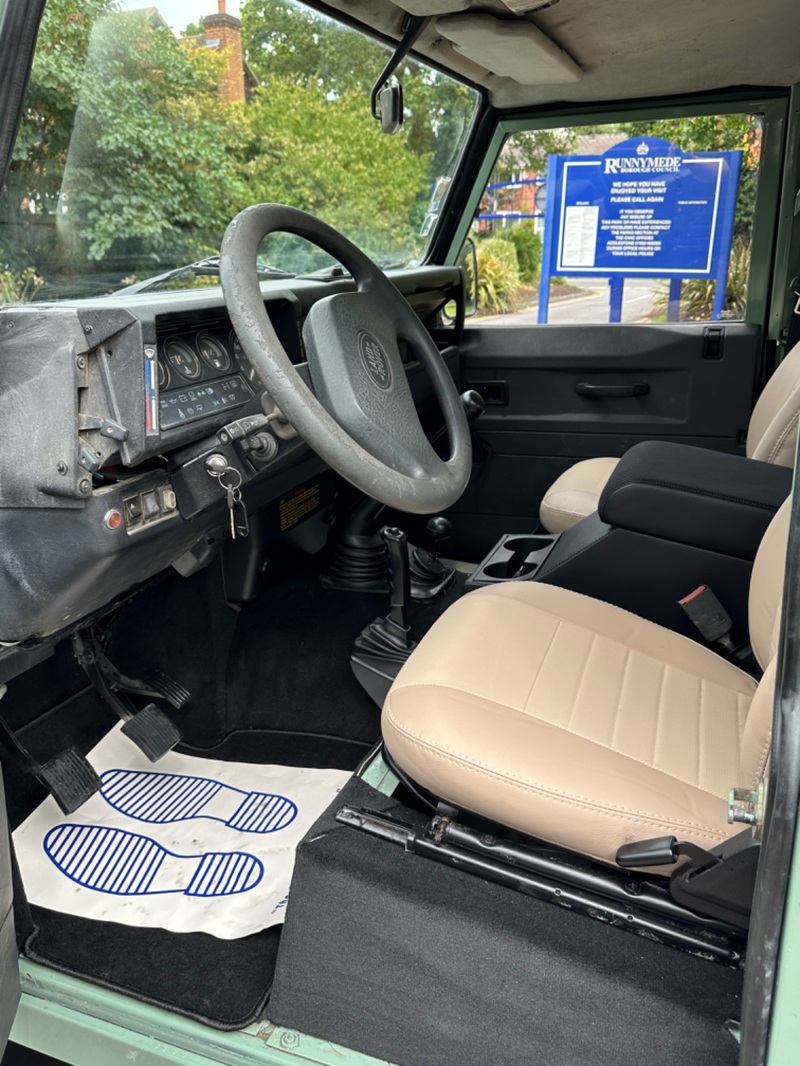 LAND ROVER DEFENDER 90