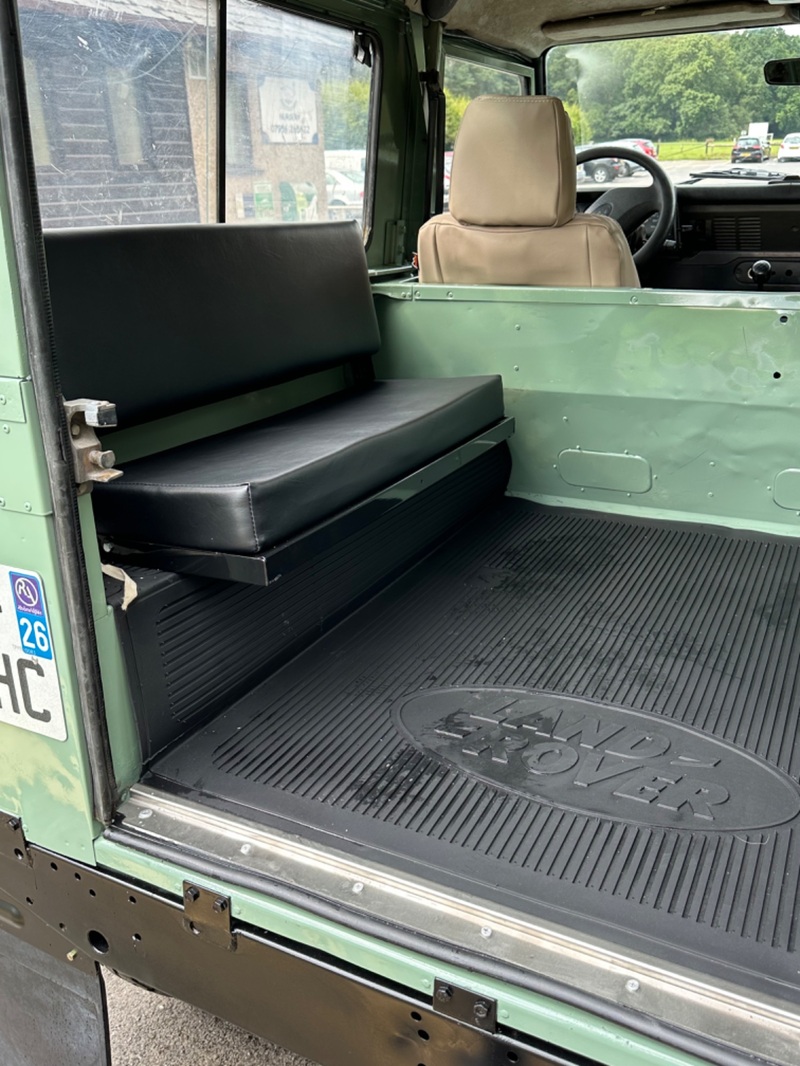 LAND ROVER DEFENDER 90