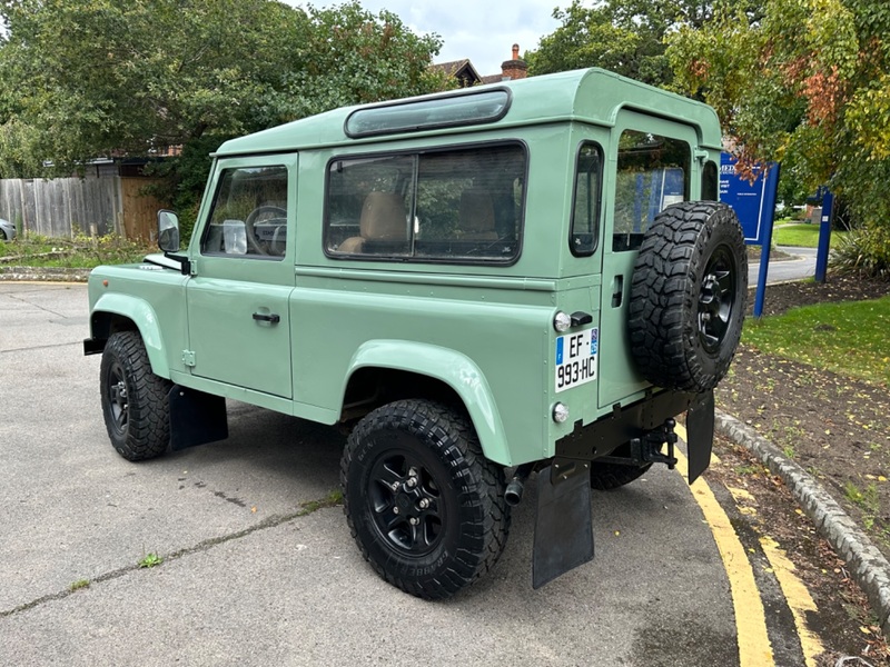 LAND ROVER DEFENDER 90