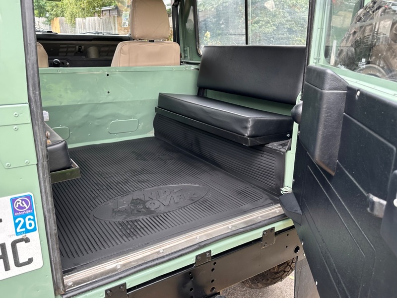 LAND ROVER DEFENDER 90