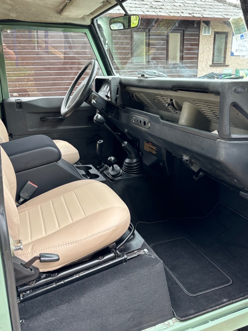 LAND ROVER DEFENDER 90