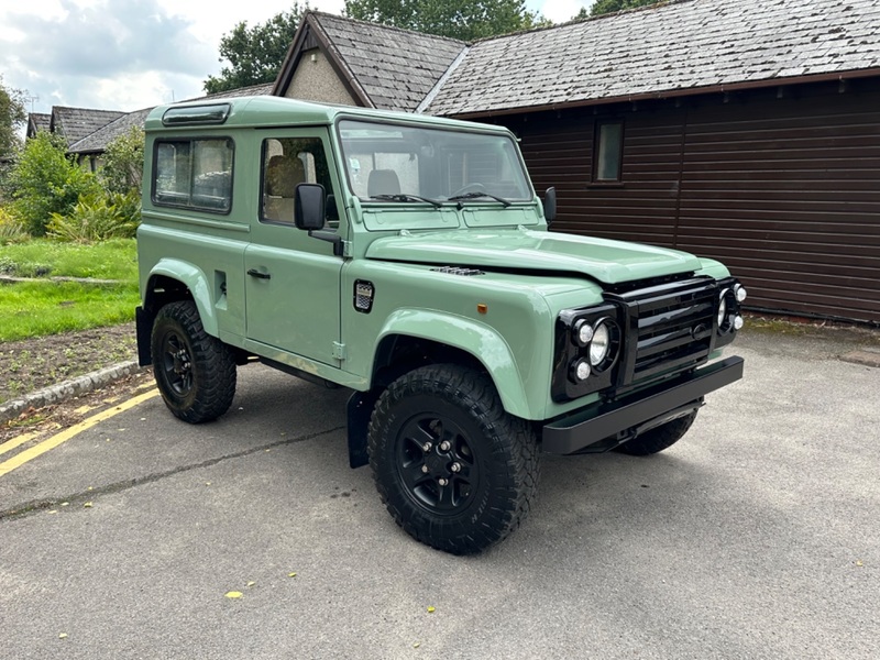 LAND ROVER DEFENDER 90