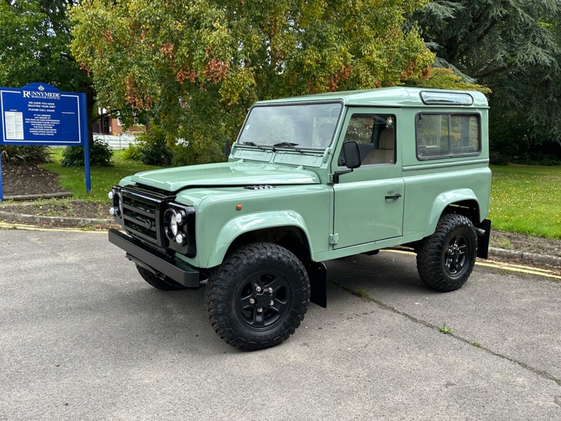 LAND ROVER DEFENDER 90