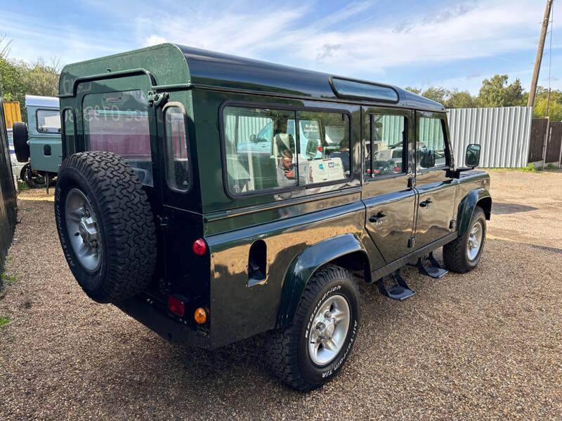 LAND ROVER DEFENDER 110