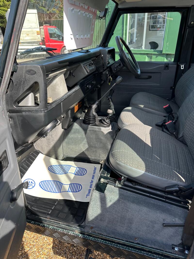 LAND ROVER DEFENDER 110